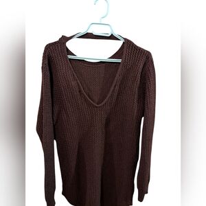 2/22$Urban Heritage Burgundy V-Neck